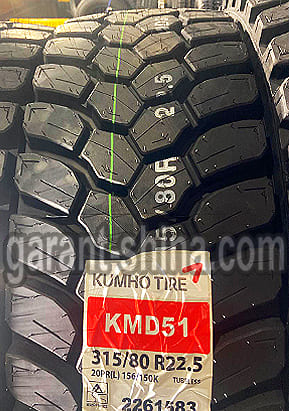 Kumho KMD51 (привод-карьер) 315/80 R22.5 156/150K 20PR - Фото протектора с этикеткой